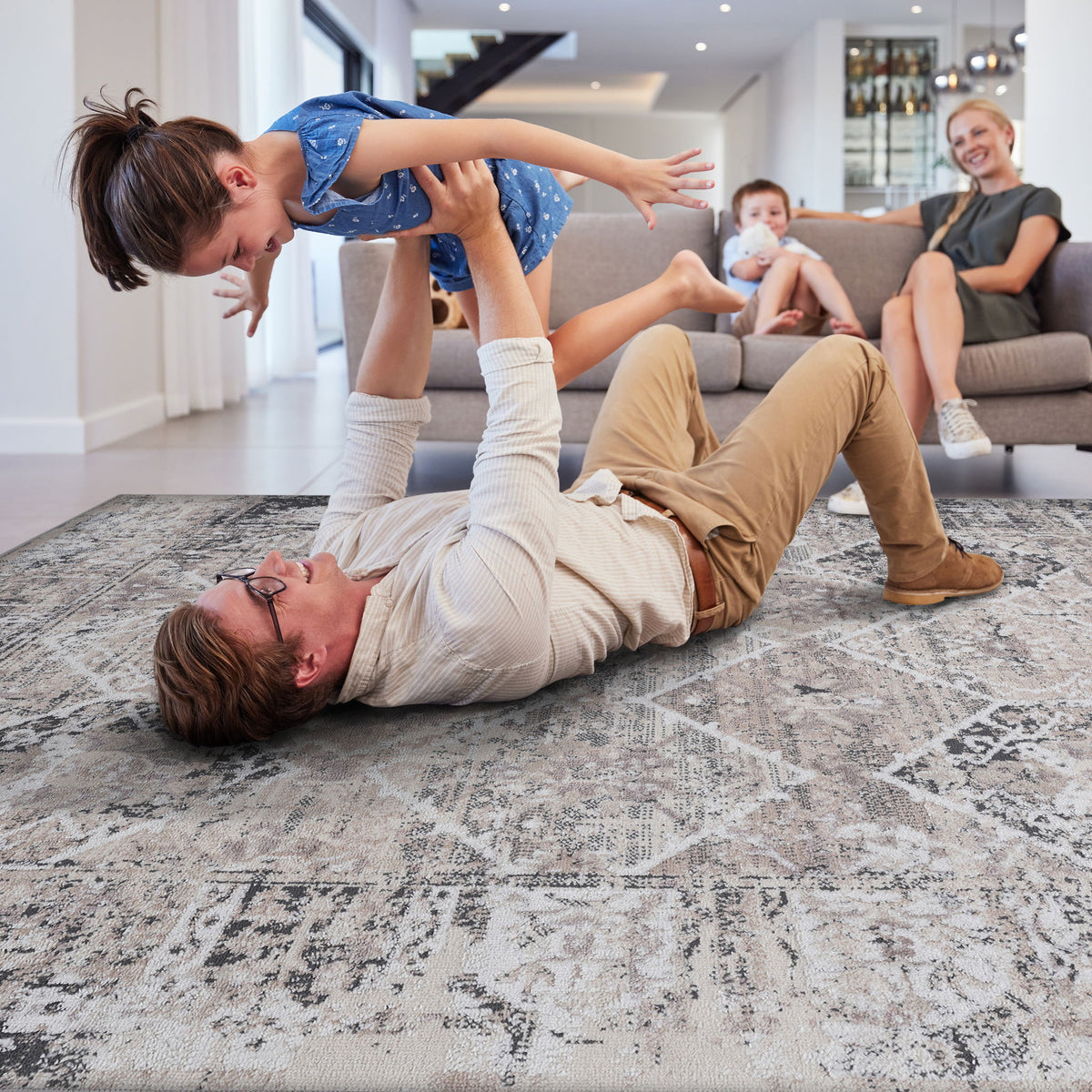 Payas - 6' X 9' Traditional Area Rug - Cream / Anthracite