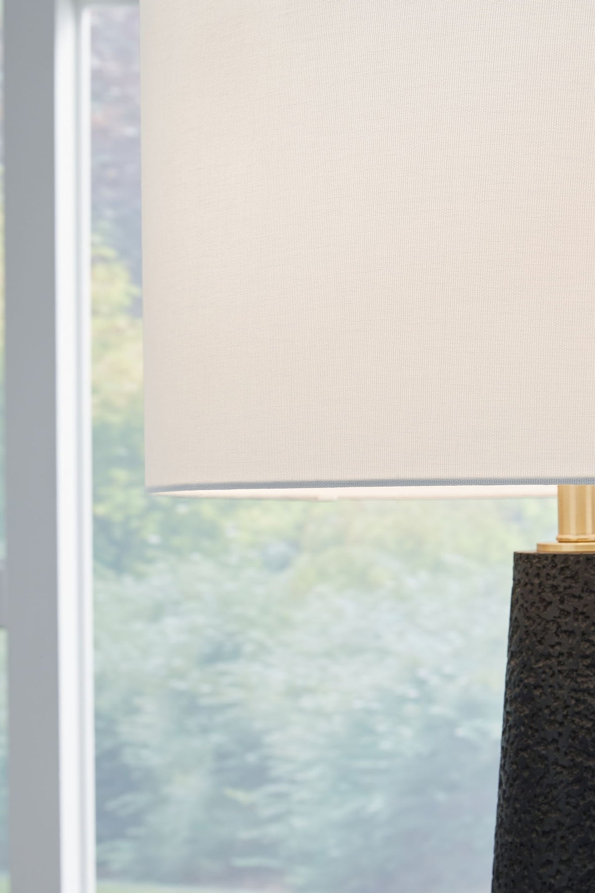 Hallburg - Poly Floor Lamp - Black