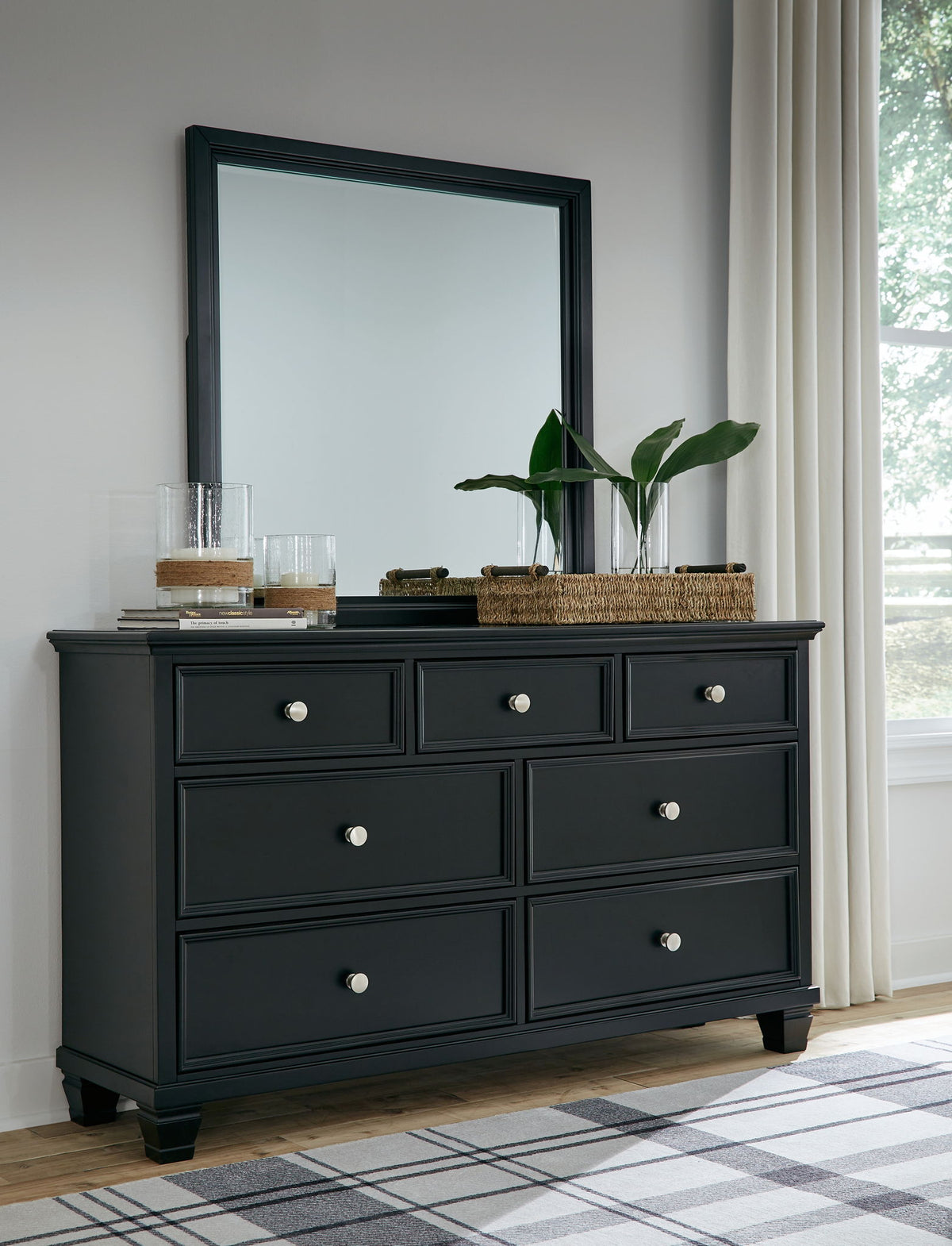 Lanolee - Dresser And Mirror - Black